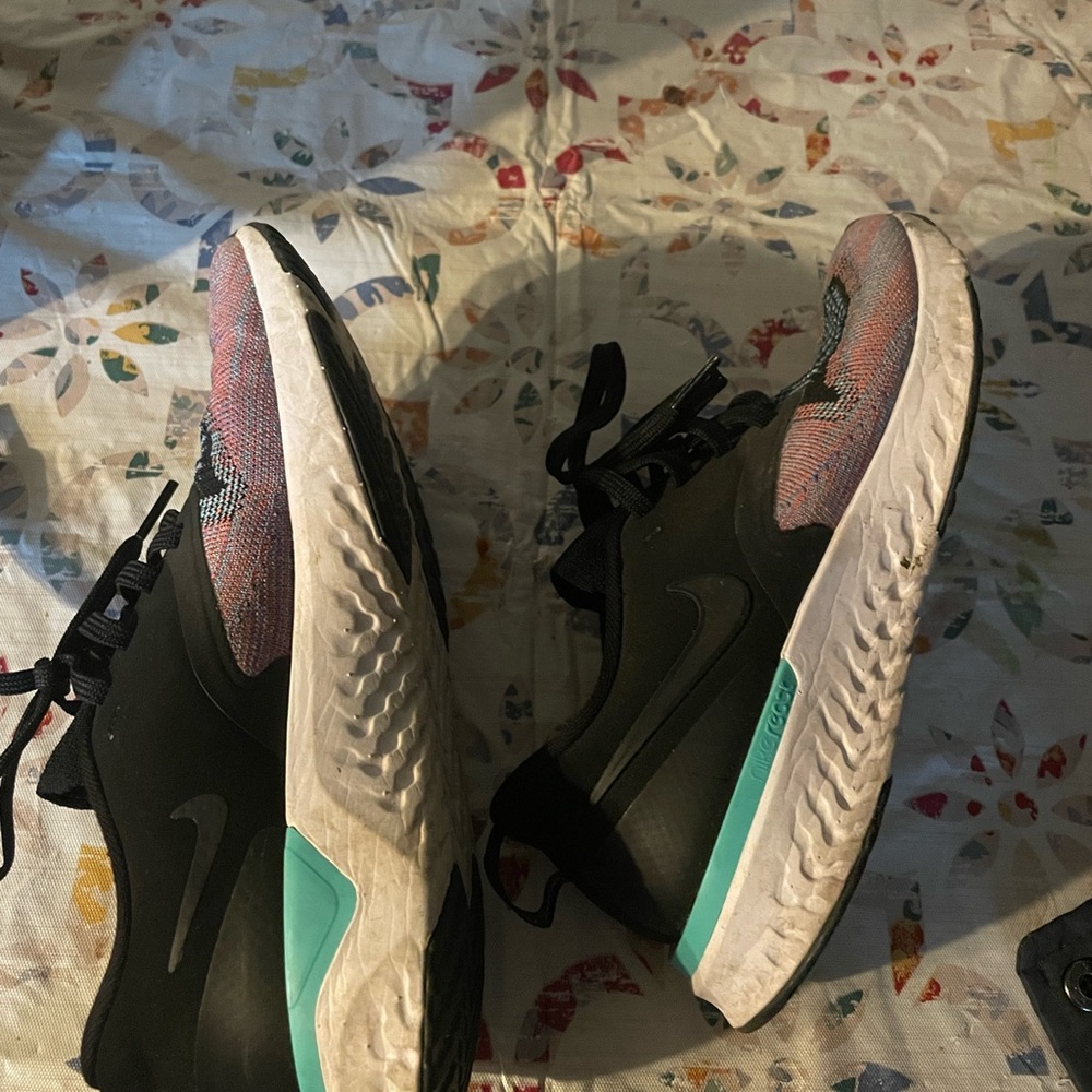 6 1/2 women’s Nike shoe